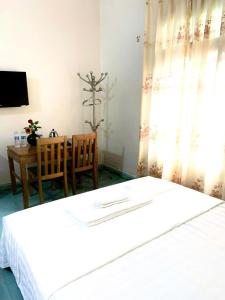 Ένα ή περισσότερα κρεβάτια σε δωμάτιο στο Khách sạn Phong Châu Sốp cộp