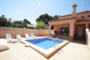 Bazén v ubytování Villa Fatima nebo v jeho okolí