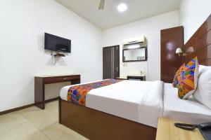 TV a/nebo společenská místnost v ubytování FabHotel Jaipur Casa + 27 fotografií