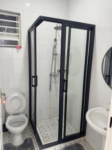 Et badeværelse på Sunset View Apartments