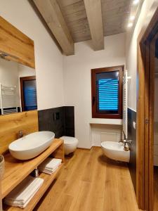 a bathroom with two sinks and a large mirror at Maria Luisa Mountain Lodge in Rovere +120 photos