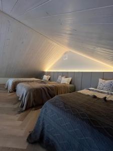 Ένα ή περισσότερα κρεβάτια σε δωμάτιο στο MöK Puhkemajad