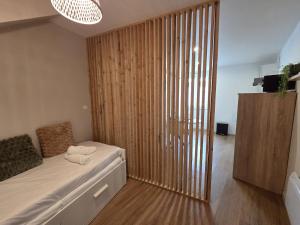 Voodi või voodid majutusasutuse Le Simba - grand studio avec Wi-Fi toas