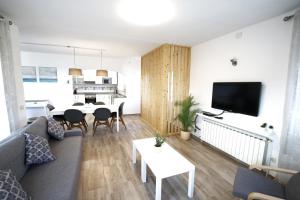 a living room with a couch and a table at Villa Paradis in Miami Platja