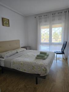 Ένα ή περισσότερα κρεβάτια σε δωμάτιο στο Calas De Cabo Roig