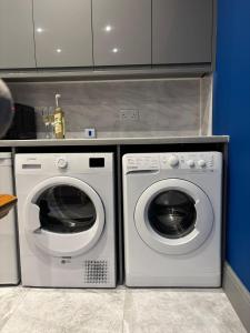 Fotografie z fotogalerie ubytování Modern 4 Bed Ensuite Home Fast Wi-Fi Parking v destinaci Frodingham