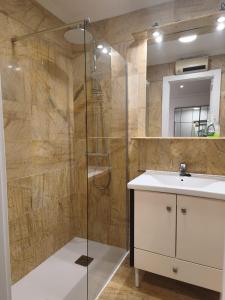 Ένα μπάνιο στο Calas De Cabo Roig