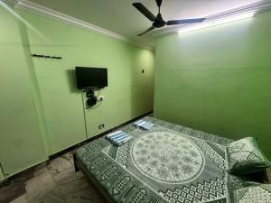 Μια τηλεόραση ή/και κέντρο ψυχαγωγίας στο GM Residency +34 φωτογραφίες