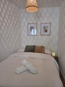 Voodi või voodid majutusasutuse Le Timon - large studio avec Wi-Fi toas