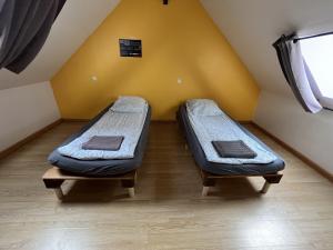 two beds in a room in a attic at Crazy Villa Champs Corons 61 - Interior heated pool - 2h from Paris - 30p in Neuilly-sur-Eure