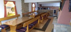 Kuchyň nebo kuchyňský kout v ubytování Къща Генчеви + 8 fotografií