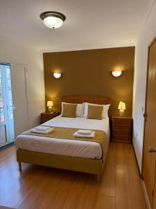 Ένα ή περισσότερα κρεβάτια σε δωμάτιο στο Hospedaria Canto do Rossio