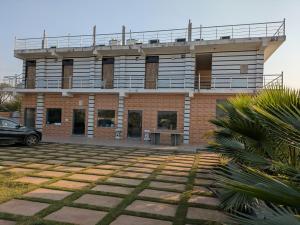 Budova, kde se farma nachází