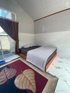 Ένα ή περισσότερα κρεβάτια σε δωμάτιο στο Glamping Azalea Tawangmangu 2 +15 φωτογραφίες