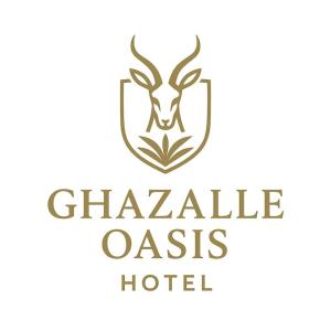 ein Logo für ein Hotel mit einem Hirschkopf auf einem Schild in der Unterkunft Ghazalle oasis Hotel GB in El Biar