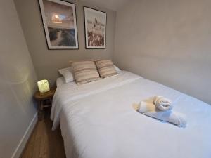 Voodi või voodid majutusasutuse Le Pumba - large studio avec Wi-Fi toas