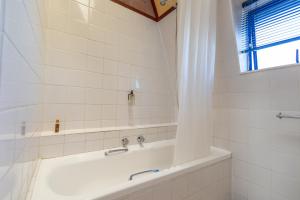 Et badeværelse på Stratfords Guest Suites + 159 billeder