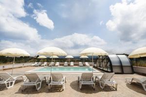 Πισίνα στο ή κοντά στο Villa Monterazzano by MMega