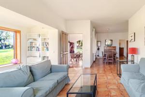 Χώρος καθιστικού στο Casa con Jardín Enorme y Vistas Espectaculares Cerca de Pechon