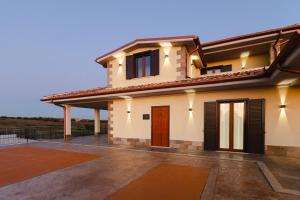 Το κτήριο όπου στεγάζεται  η βίλα +37 φωτογραφίες