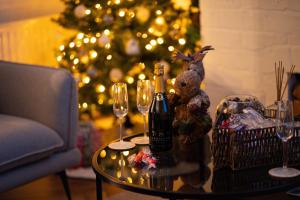 Ποτά στο Stylish 2 Bedroom Cottage With Hot Tub And Parking +35 φωτογραφίες