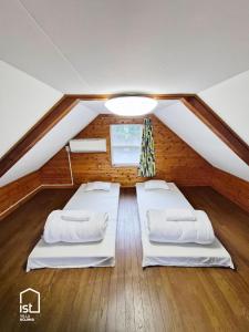 Postel nebo postele na pokoji v ubytování ist villa 07 Hilltop Lookout Sleeps 7