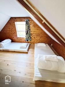 Postel nebo postele na pokoji v ubytování ist villa 07 Hilltop Lookout Sleeps 7