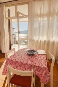 Fotografie z fotogalerie ubytování WELCOME RIVIERA Nautilus 11- vista mare-posto macchina individuale-ONLY ONE CAR-piscina condominiale estiva-attrezzatissimo v destinaci Rapallo