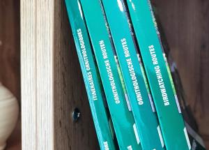 a group of books sitting on top of a shelf at Ría Vale 2 in Santa Marta de Magasca