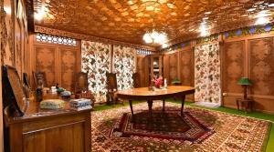 Μια τηλεόραση ή/και κέντρο ψυχαγωγίας στο Houseboat Old Palace