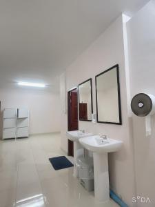 Koupelna v ubytování ราไวย์โฮสเทล Rawai Hostel