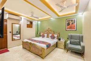 Postel nebo postele na pokoji v ubytování FabHotel Elegant Stay