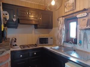 Kuchyň nebo kuchyňský kout v ubytování Holiday Home Lumassote + 16 fotografií