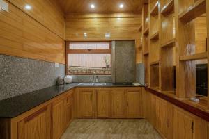 Kuchyň nebo kuchyňský kout v ubytování Vườn Mây - Cloud Garden - ngắm mây và hoàng hôn tại chỗ cực chill + 26 fotografií