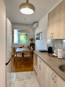 Η κουζίνα ή μικρή κουζίνα στο Bright Elegant Cozy Apartment - New Belgrade