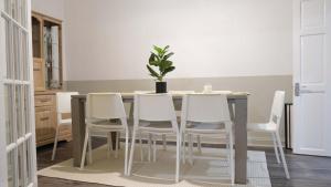 Foto sihtkohas Earls Barton asuva majutusasutuse 2 Adjoining Spacious Homes w Garden - Sleeps 14 galeriist