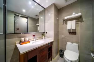 Ένα μπάνιο στο The Sky Gate Hotel +45 φωτογραφίες