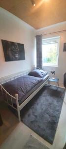 Voodi või voodid majutusasutuse MK-Zimmervermietung Neumünster Einfeld toas