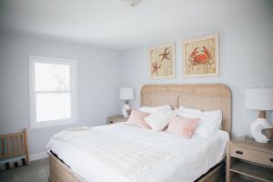 Postel nebo postele na pokoji v ubytování Seas the Day Family Retreat Rehoboth & Lewes