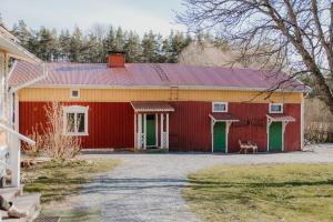 Budova, kde se prázdninový dům nachází + 13 fotografií