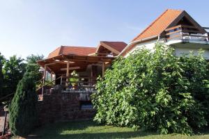 Vonkajšia záhrada v ubytovaní Vöröskő apartmanház