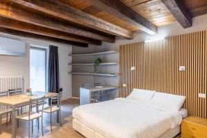 Postel nebo postele na pokoji v ubytování Le Meridiane City Rooms In Trento