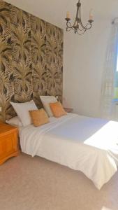 Ένα ή περισσότερα κρεβάτια σε δωμάτιο στο hotel restaurant la coix blanche