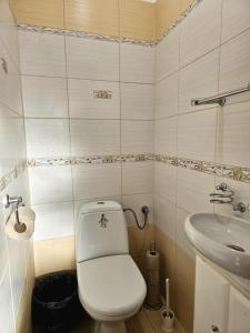 Ένα μπάνιο στο W1 PRIVATE rooms