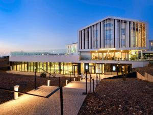 a large building with a lot of windows at ibis styles La Rochelle Thalasso Chatelaillon in Châtelaillon-Plage