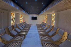 TV a/nebo společenská místnost v ubytování Chotqol sanatorium