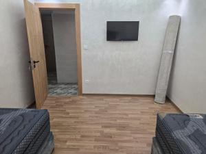 Μια τηλεόραση ή/και κέντρο ψυχαγωγίας στο Appartement meublé