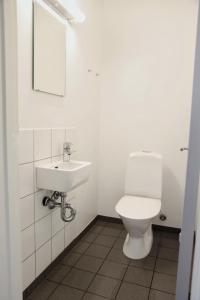 Koupelna v ubytování Smart-Stay-Padborg + 22 fotografií