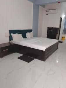 Φωτογραφία από το άλμπουμ του Hotel Krishna Rooms σε Jāmb