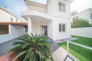 Το κτήριο όπου στεγάζεται  η βίλα